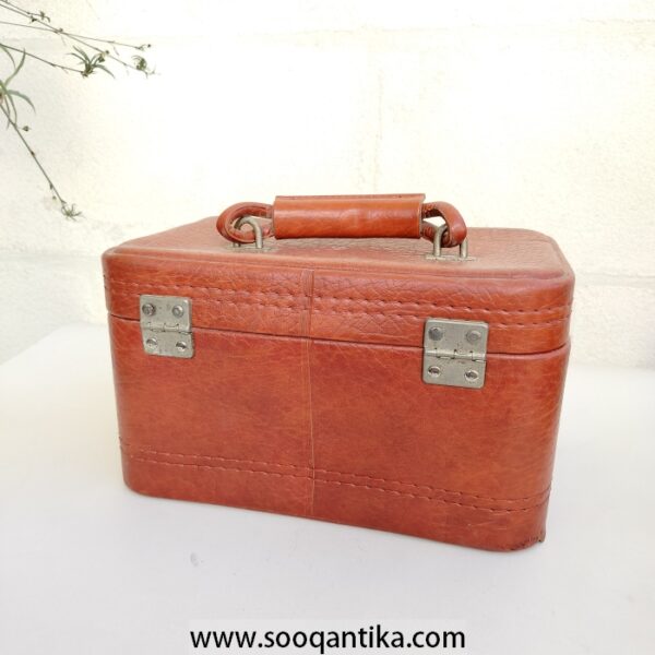 Very old faux leather jewelry bag in very good condition - Image 11