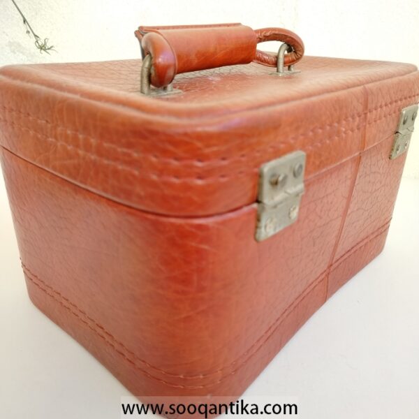 Very old faux leather jewelry bag in very good condition - Image 10
