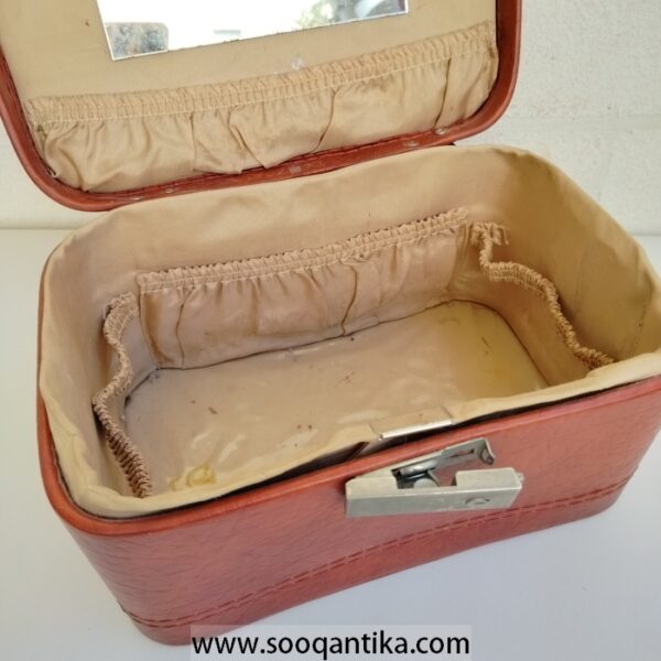 Very old faux leather jewelry bag in very good condition - Image 7
