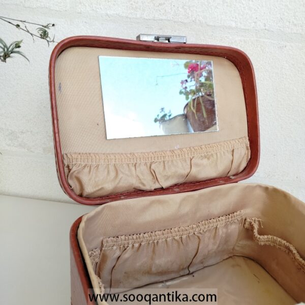 Very old faux leather jewelry bag in very good condition - Image 6