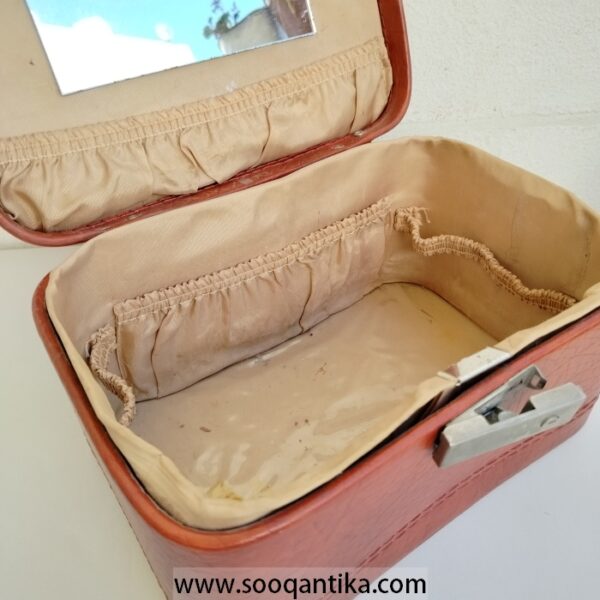 Very old faux leather jewelry bag in very good condition - Image 5