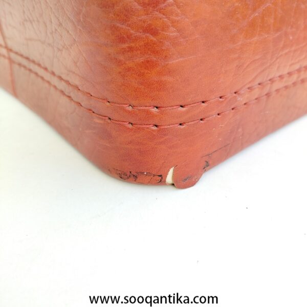 Very old faux leather jewelry bag in very good condition - Image 3