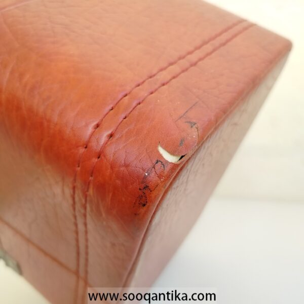 Very old faux leather jewelry bag in very good condition - Image 2